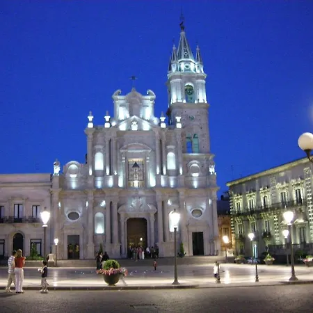 Holidays In Sicily 아치레알레